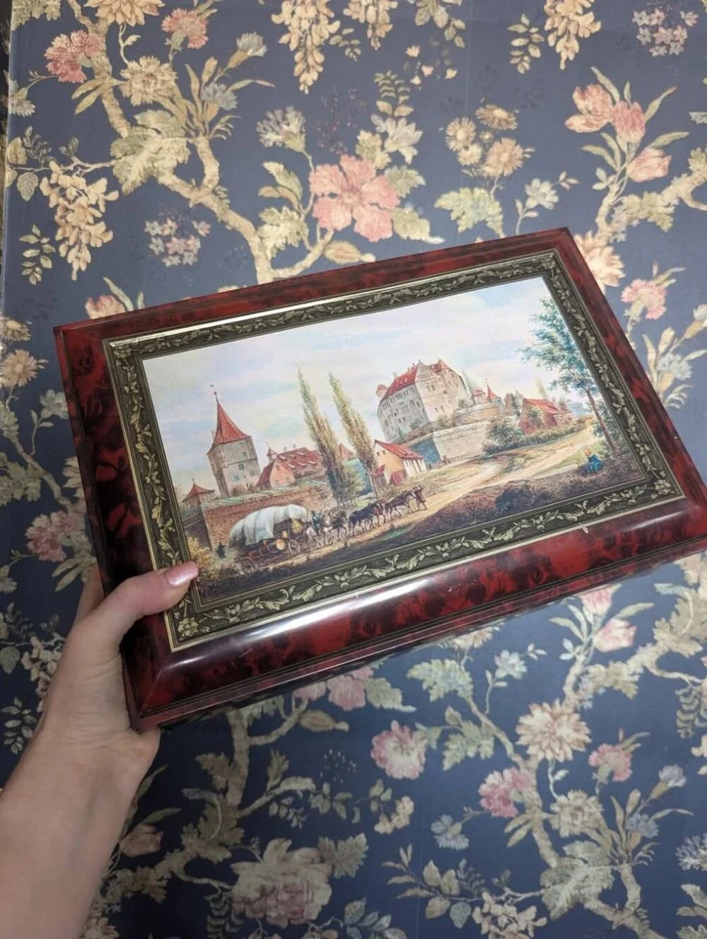 HENRY LAMBERTZ DECORATIVE BISCUIT TIN WITH CASTLE AND CARRIAGE SCENE